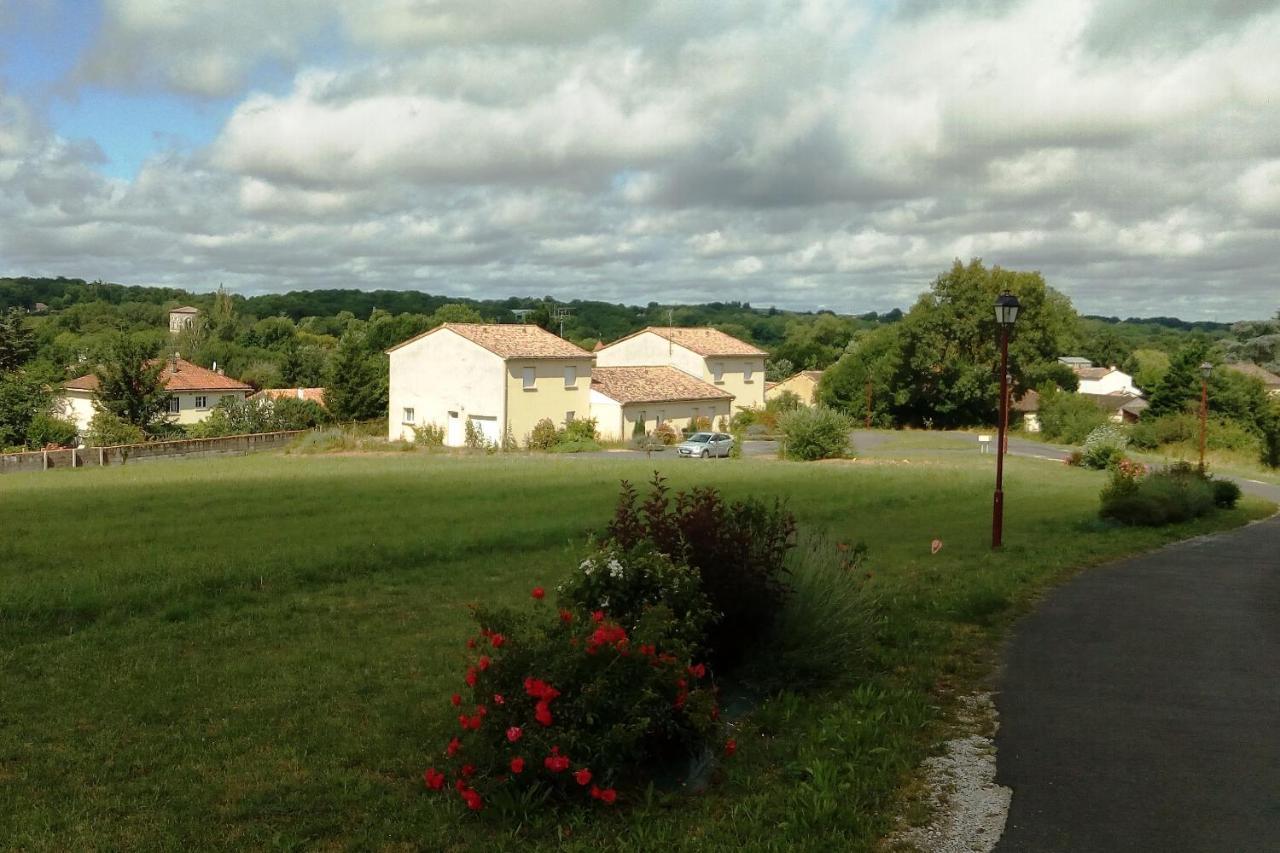 Bonabri Vacances - Chambres D'Hotes Chazelles  Экстерьер фото